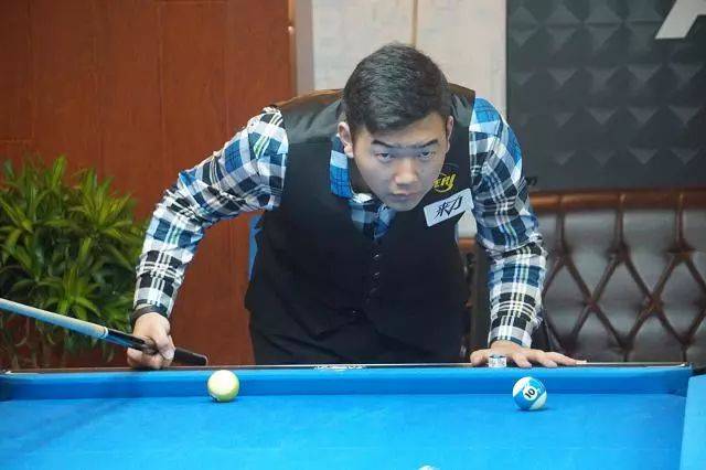 以勇气和坚 以勇气和坚